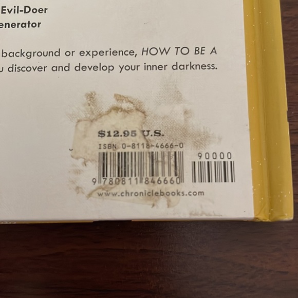 ✨3/$25✨ “How To Be A Villain” Handbook - Picture 7 of 10